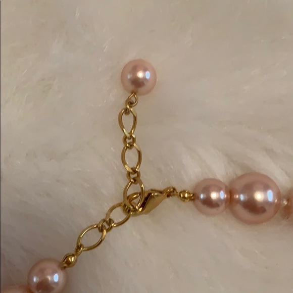Blush pink pearls with matching earrings - Picture 3 of 8